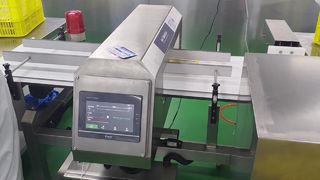 Detector de metales de calidad alimentaria para líneas de producción