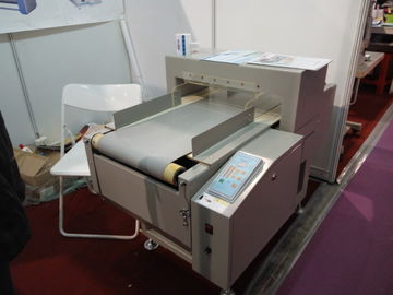 Conveyor de doble cabeza Tipo de pantalla táctil Inspección de agujas Detector de metales para prendas de vestir